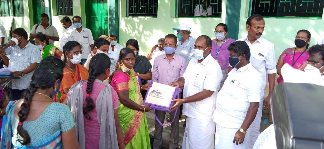 KALVI Trust - DDU GKY Students Received their Welcome Kit from Minister.